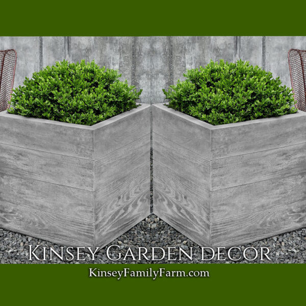 Kinsey Garden Decor Chenes Brut Square Large Planters
