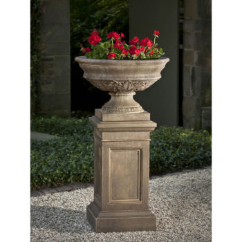 Kinsey Garden Decor Coachhouse Urn