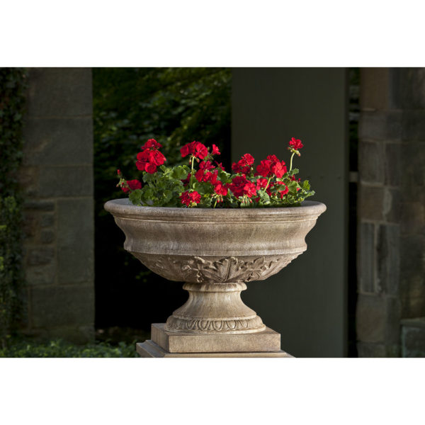 Kinsey Garden Decor Coach House Urn