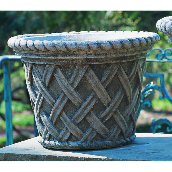 Kinsey Garden Decor English Weave Planter