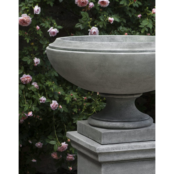 Kinsey Garden Decor Jensen Urn Planter