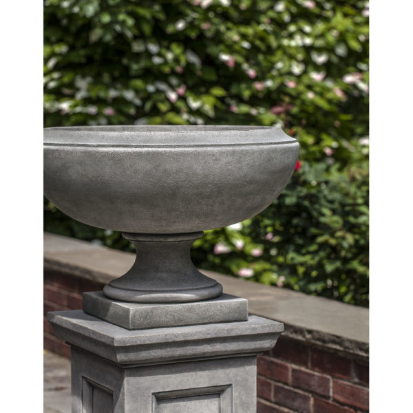 Kinsey Garden Decor Jensen Urn Planter