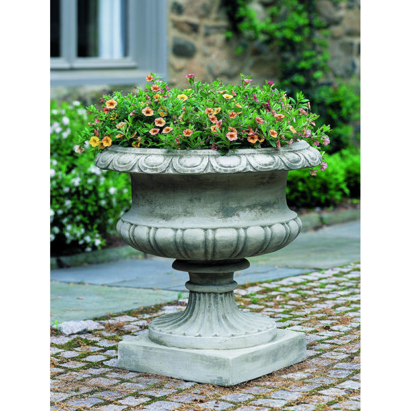 Kinsey Garden Decor Lanciano Urn Planter