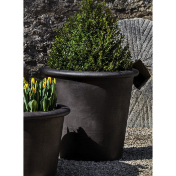 Kinsey Garden Decor Palo Alto Planter