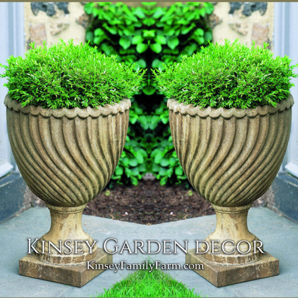 Kinsey Garden Decor Ravenna Urn
