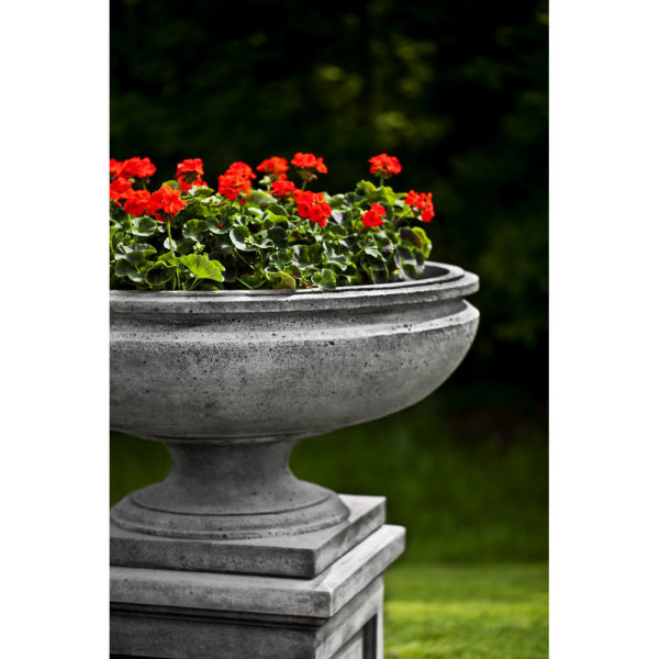 Kinsey Garden Decor St. Louis Planter