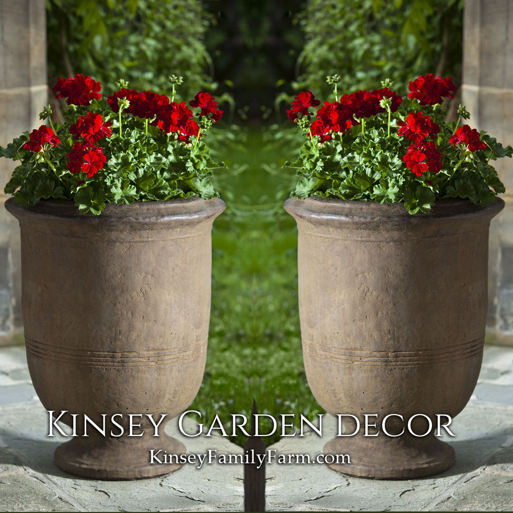 Certosa Medallion Planter Outdoor Set Kinsey Garden Decor