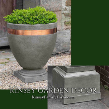 Kinsey Garden Decor moderne planter rustic short pedestal