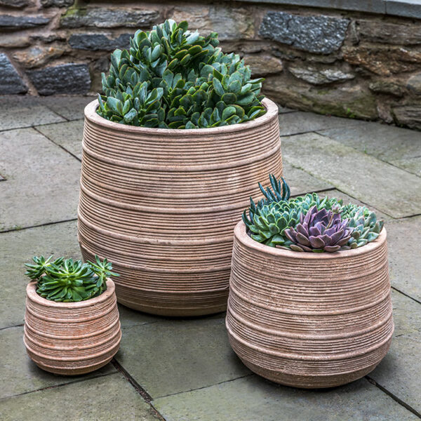 Kinsey Garden Decor Madera Planter Antico Terra Cotta